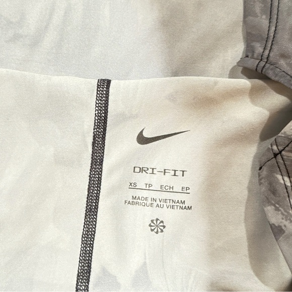 Nike | Womens Athleric Crop Razorback Tank NWT XS & L - Picture 4 of 5